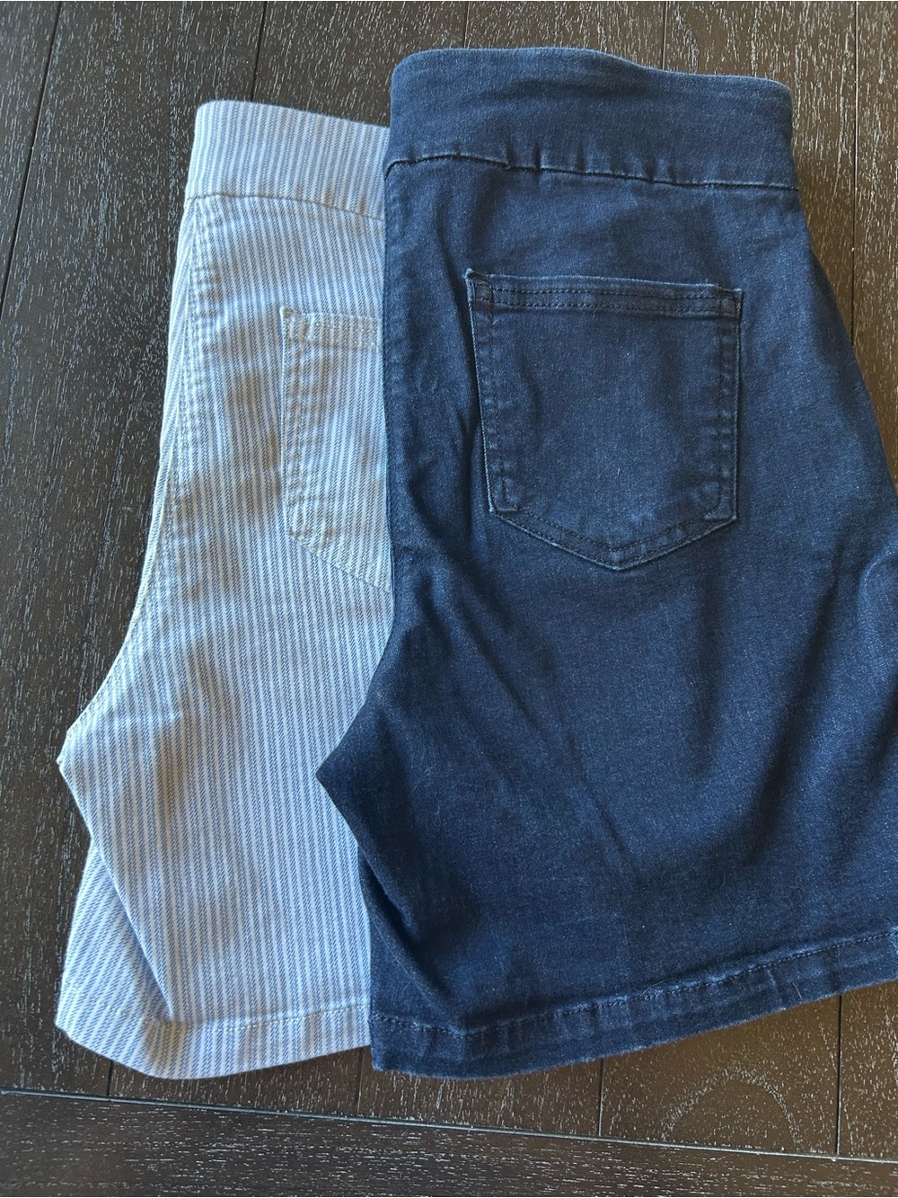 Liz Claiborne 2 Pairs Size 10 Pull-On Denim Shorts - Picture 3 of 12